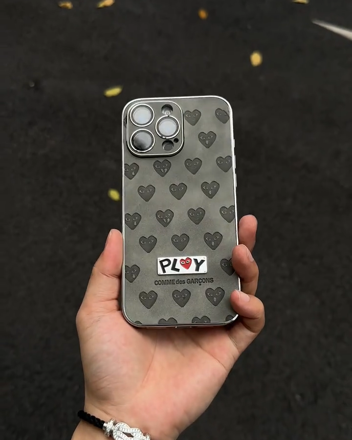 川久保玲皮質壓紋金屬立標手機殼